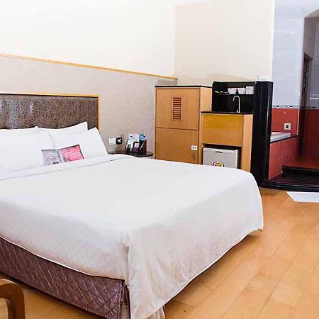 Royal Group Motel Chien Kuo Branch Kao-siung Exteriér fotografie