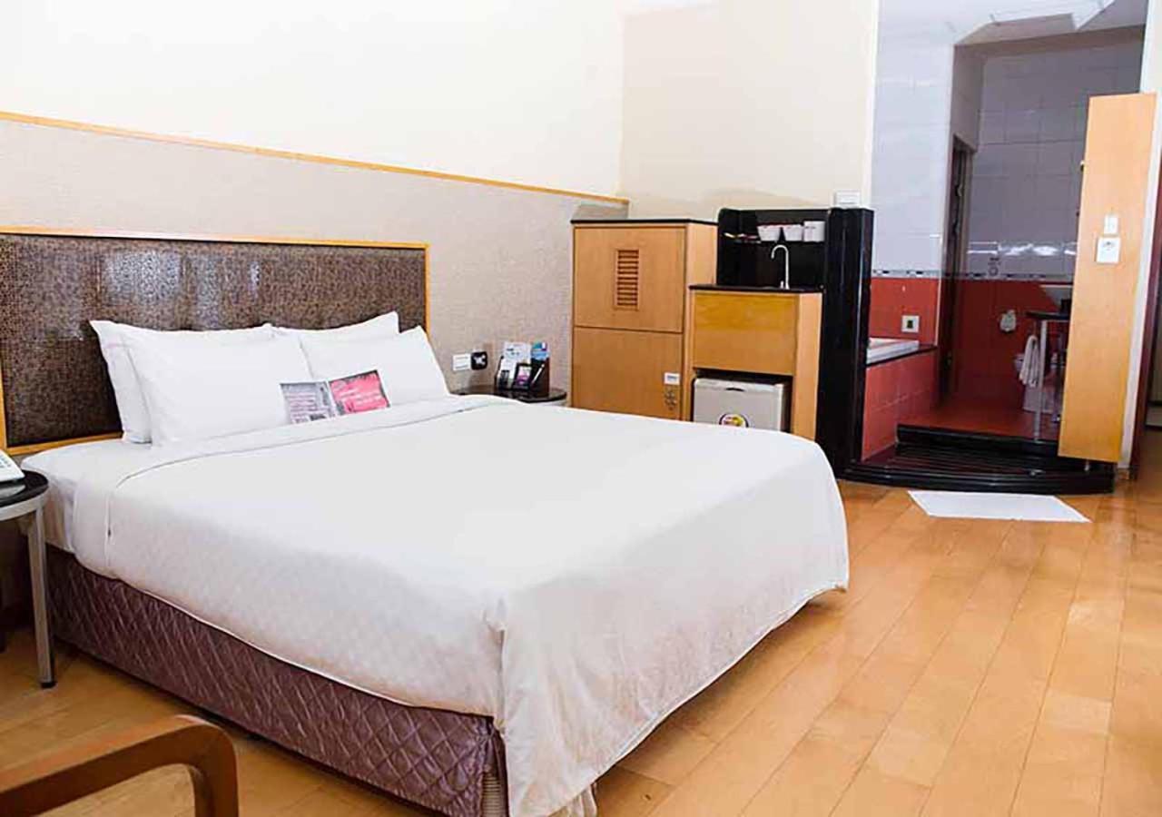 Royal Group Motel Chien Kuo Branch Kao-siung Exteriér fotografie