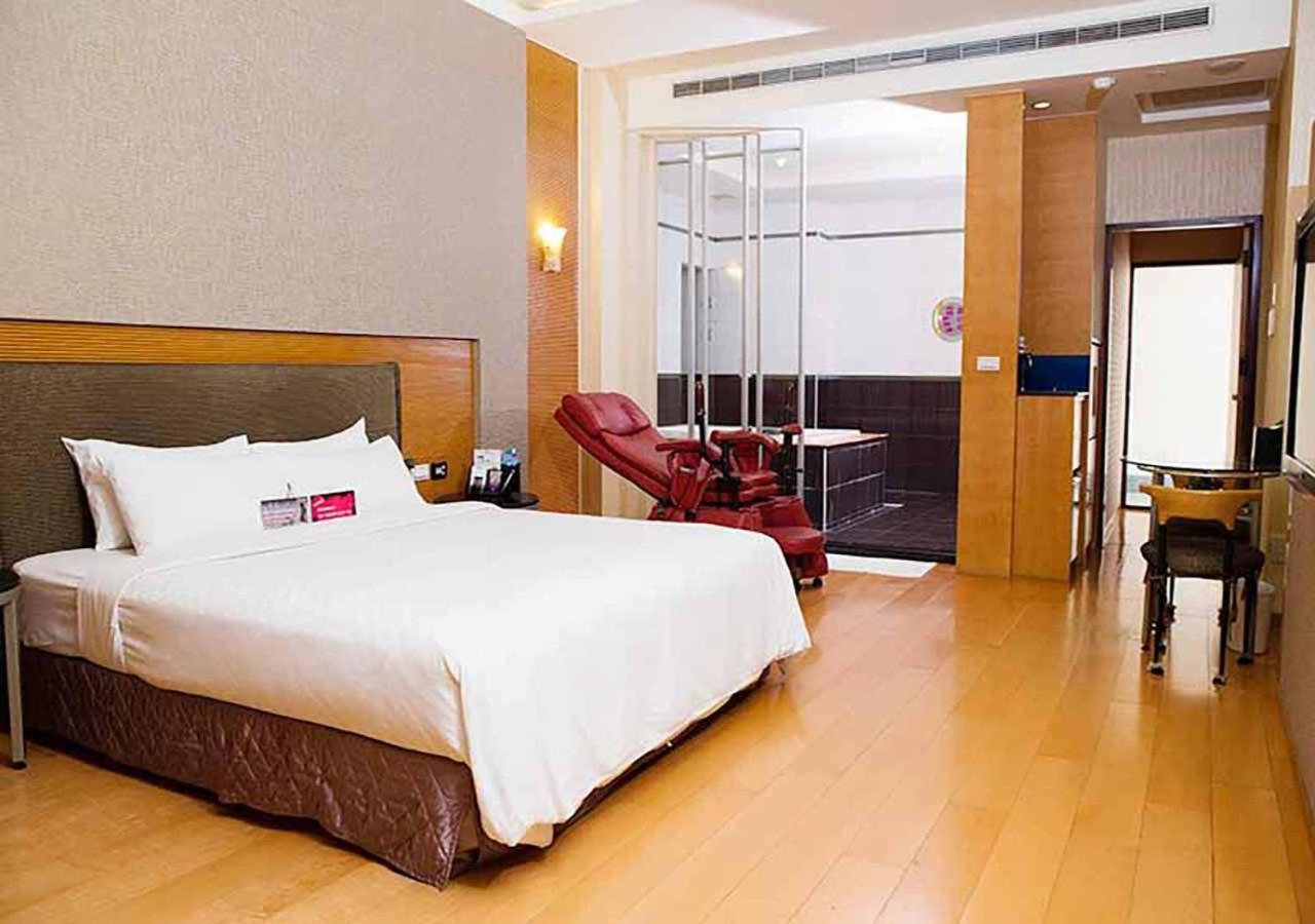 Royal Group Motel Chien Kuo Branch Kao-siung Exteriér fotografie